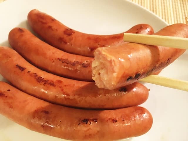 「千葉県産いも豚旨辛チョリソー」の断面